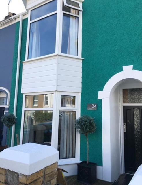 *Family Home In Mumbles. Close To The Beach* エクステリア 写真
